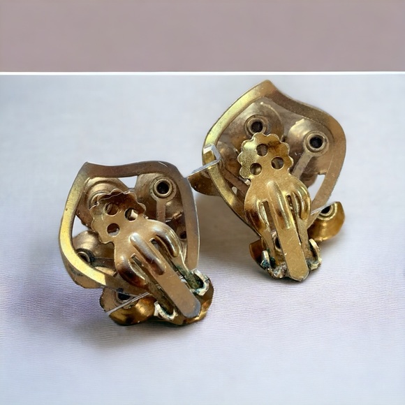 Gorgeous Vintage Aurora Borealis Crystal Cluster Beaded Clip On Earrings - Picture 2 of 4